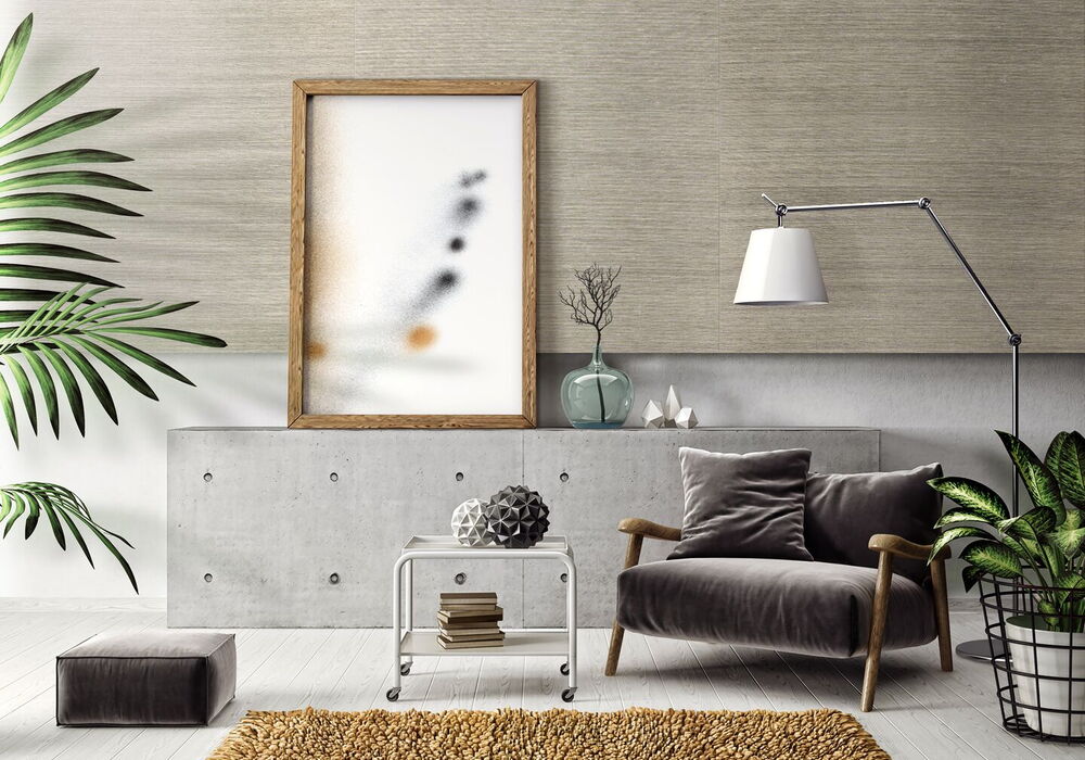 Modernes Interior Design mit hellbraun strukturierter LUXEWALL Wandverkleidung, Samtsessel und eleganter Beleuchtung